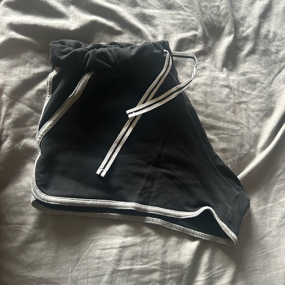 Pink shorts - Picture 3 of 3